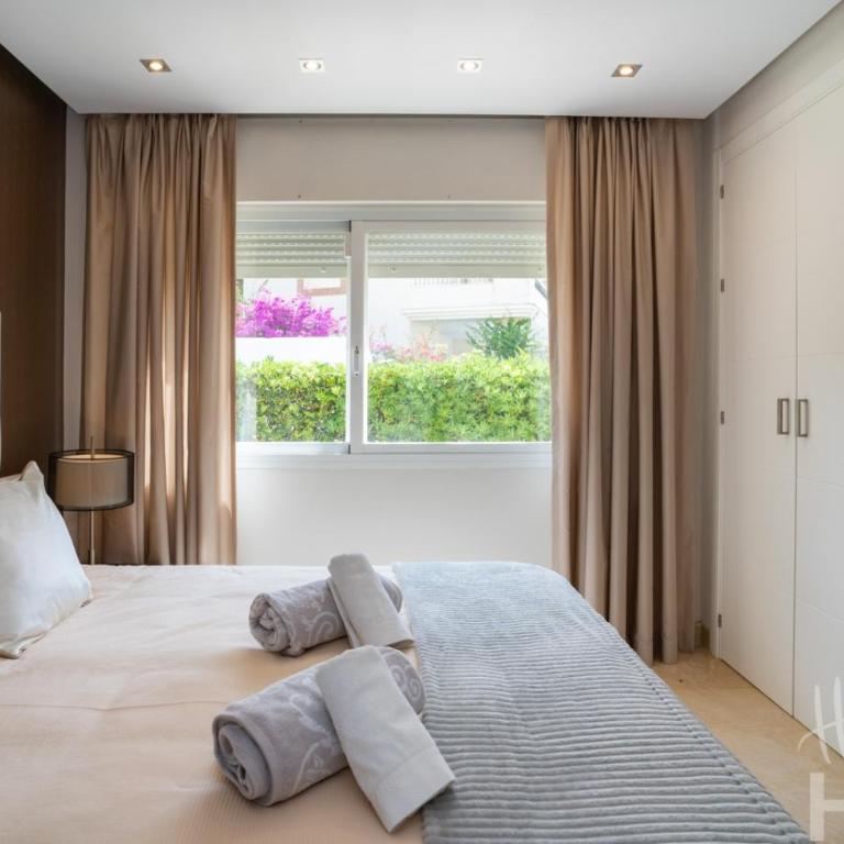 Holidays & Home Beachfront , sea views,3 bedrooms - Apartamento de 3 dormitorios - 21