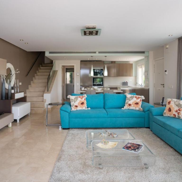 Holidays & Home Beachfront , sea views,3 bedrooms - Apartamento de 3 dormitorios - 15
