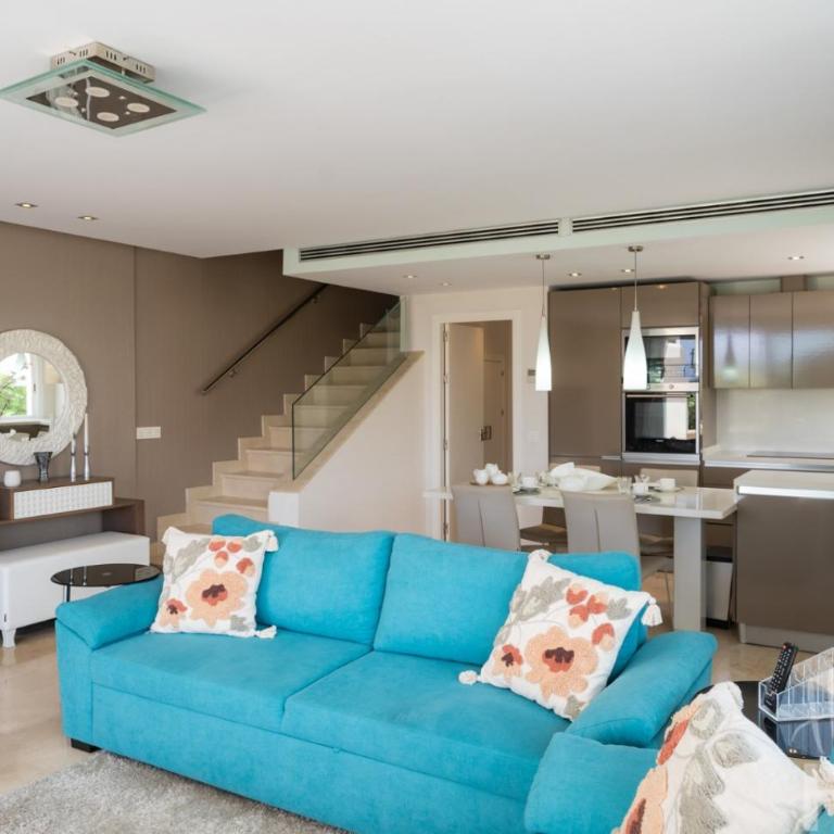 Holidays & Home Beachfront , sea views,3 bedrooms - Apartamento de 3 dormitorios - 16