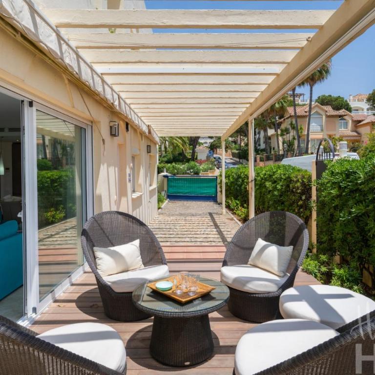 Holidays & Home Beachfront , sea views,3 bedrooms - Apartamento de 3 dormitorios - 41