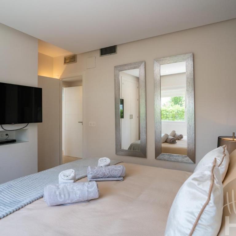 Holidays & Home Beachfront , sea views,3 bedrooms - Apartamento de 3 dormitorios - 22