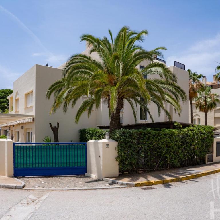 Holidays & Home Beachfront , sea views,3 bedrooms - Apartamento de 3 dormitorios - 10