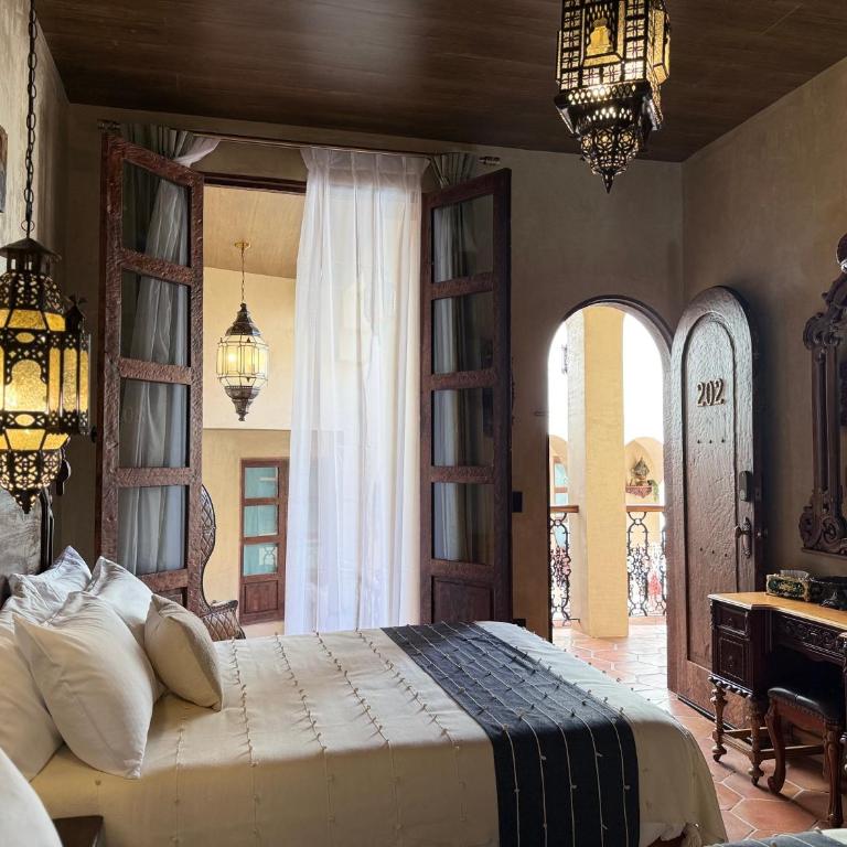 Riad Xula Boutique Hotel - Habitación con cama grande y vistas al jardín - 6