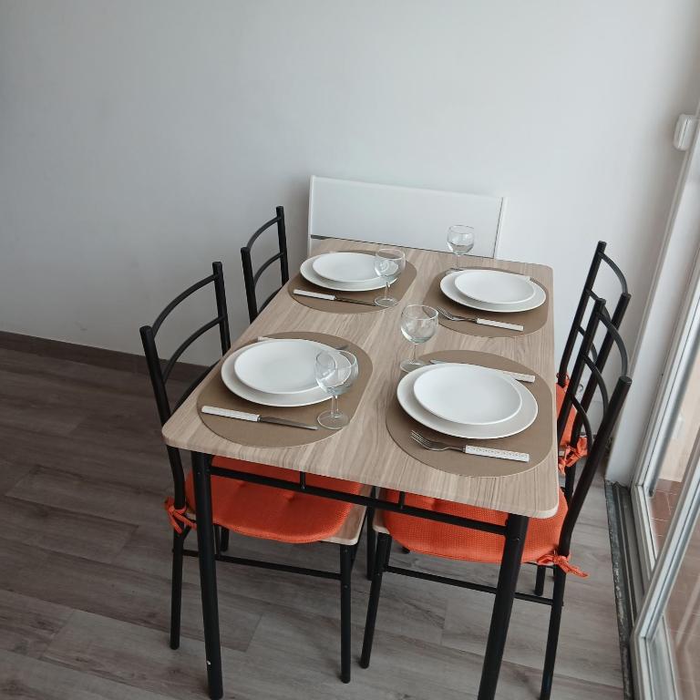 Studio cozy, terrasse, parking, tout à 2 pas d'ici - Appartement 1 Chambre - 24