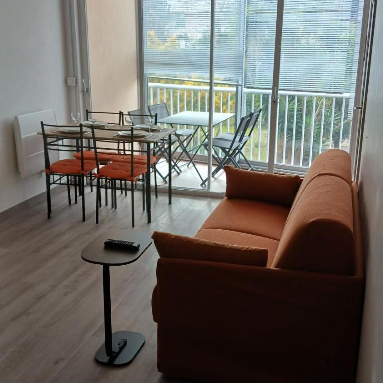 Studio cozy, terrasse, parking, tout à 2 pas d'ici - Appartement 1 Chambre - 4
