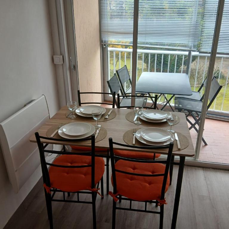 Studio cozy, terrasse, parking, tout à 2 pas d'ici - Appartement 1 Chambre - 10