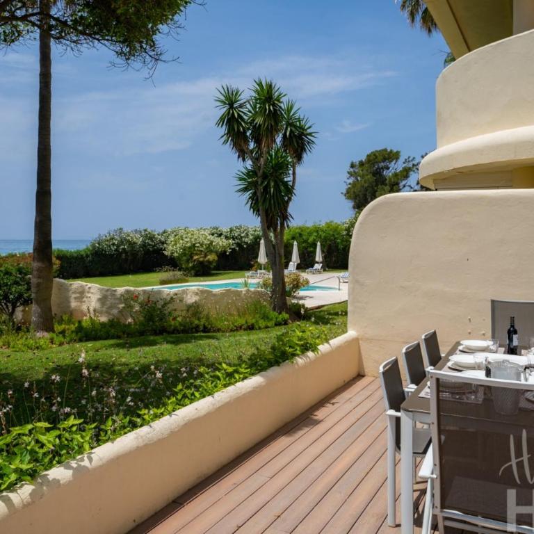 Holidays & Home Beachfront , sea views,3 bedrooms - Apartamento de 3 dormitorios - 11