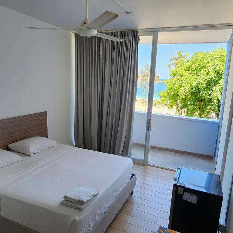 Panamerican Hostel - Habitación Doble con balcón y vistas al mar - 1