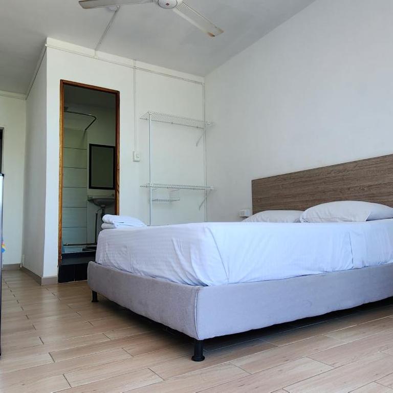 Panamerican Hostel - Habitación Doble con balcón y vistas al mar - 3