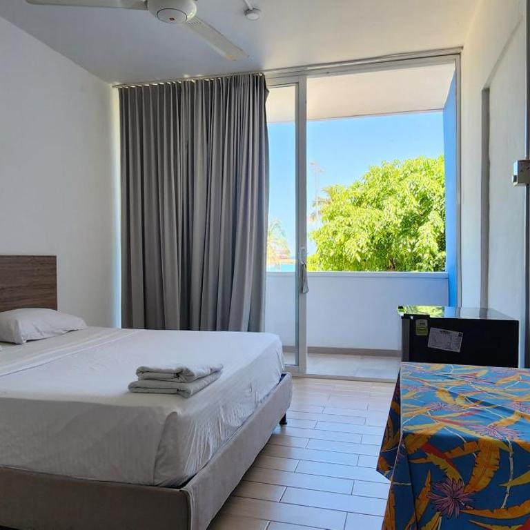 Panamerican Hostel - Habitación Doble con balcón y vistas al mar - 2