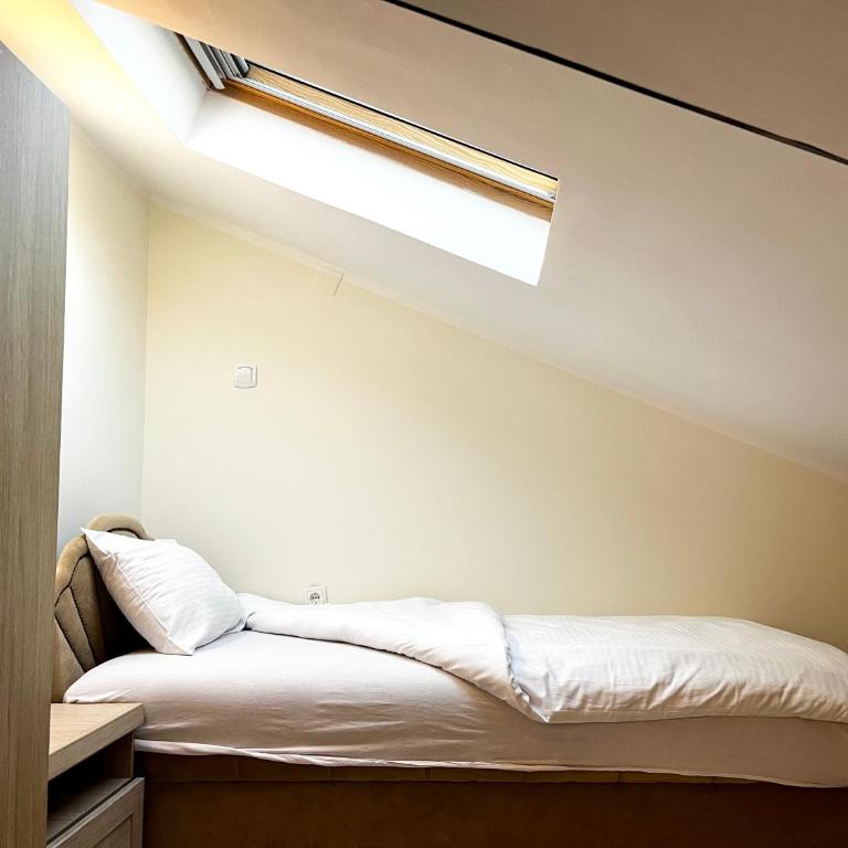 Marinero Apartments - Two-Bedroom Apartment with Spa Bath - 6