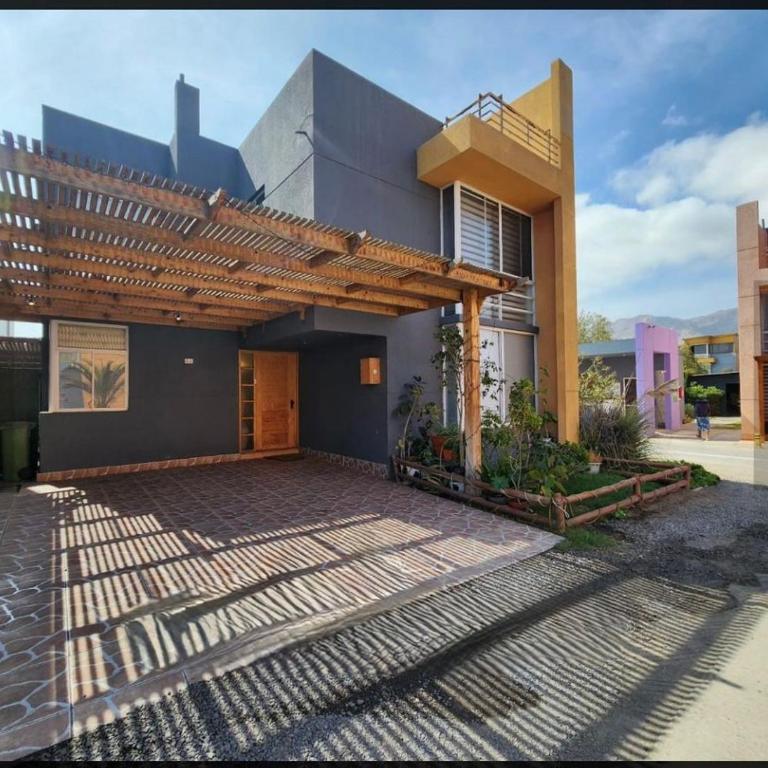 Casa Grande Moderna - Three-Bedroom House - 1