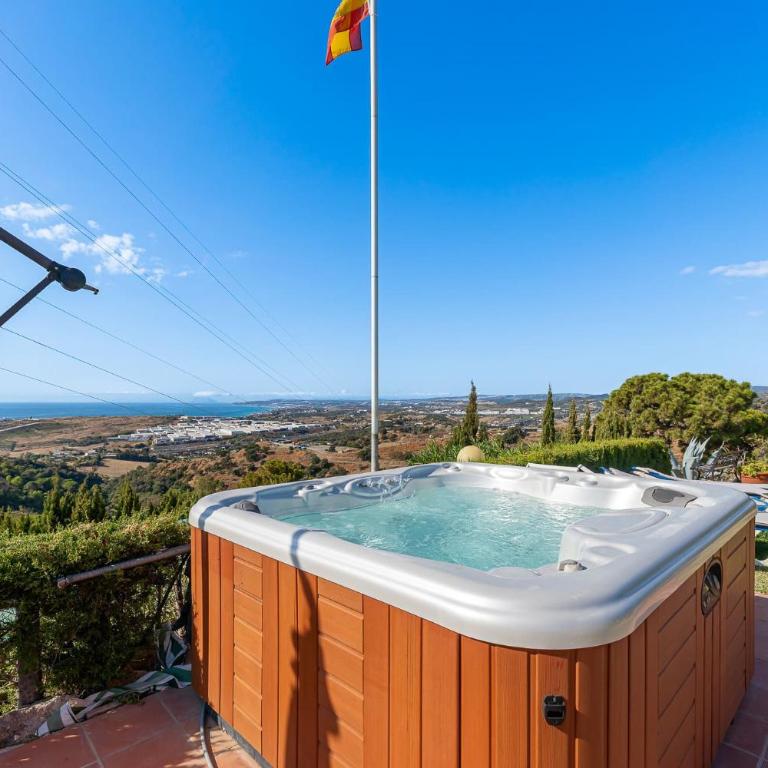 Sunny Penthouse with Pool & Hot Tub in Villa Roca - Apartamento - 11