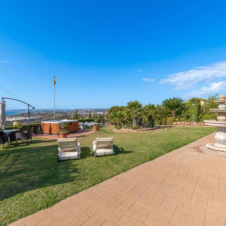 Coastal Getaway in Sunny Villa Roca Estepona - Apartamento - 9