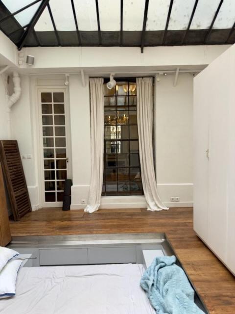Charming chic apartment in Upper Marais 160m - Appartement - 54
