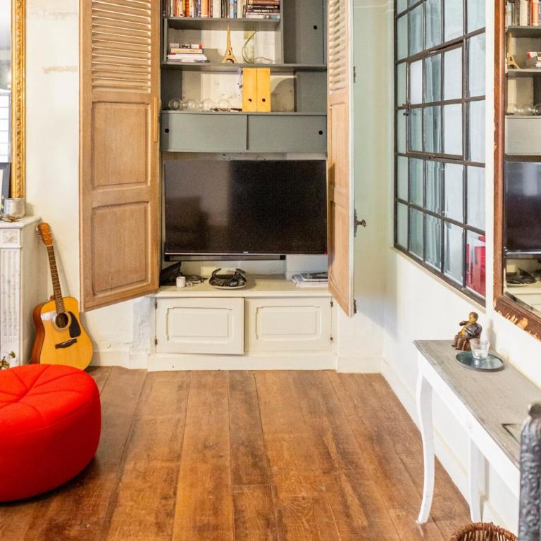 Charming chic apartment in Upper Marais 160m - Appartement - 58