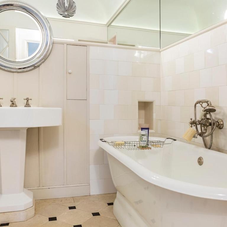 Charming chic apartment in Upper Marais 160m - Appartement - 63