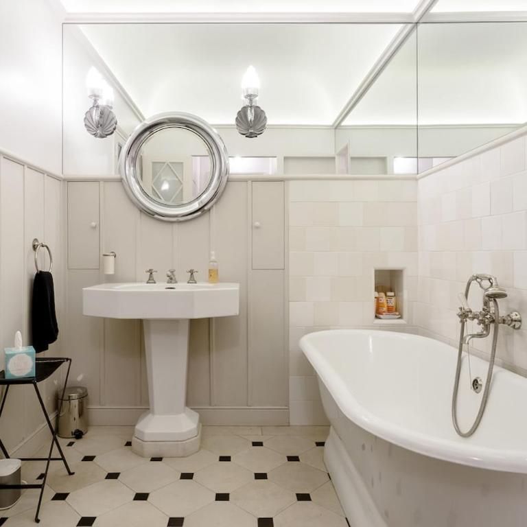 Charming chic apartment in Upper Marais 160m - Appartement - 68