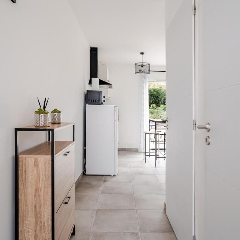 la pause detente, villa climatisée avec jardin et parking privés, à 5 mn de la mer, au calme - Casa con 1 dormitorio - 7