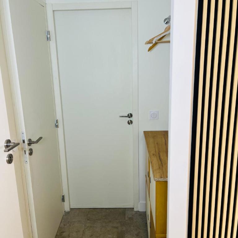 Appart Ethan PROCHE DU CENTRE AVEC PARKING ET JARDIN - One-Bedroom Apartment - 12
