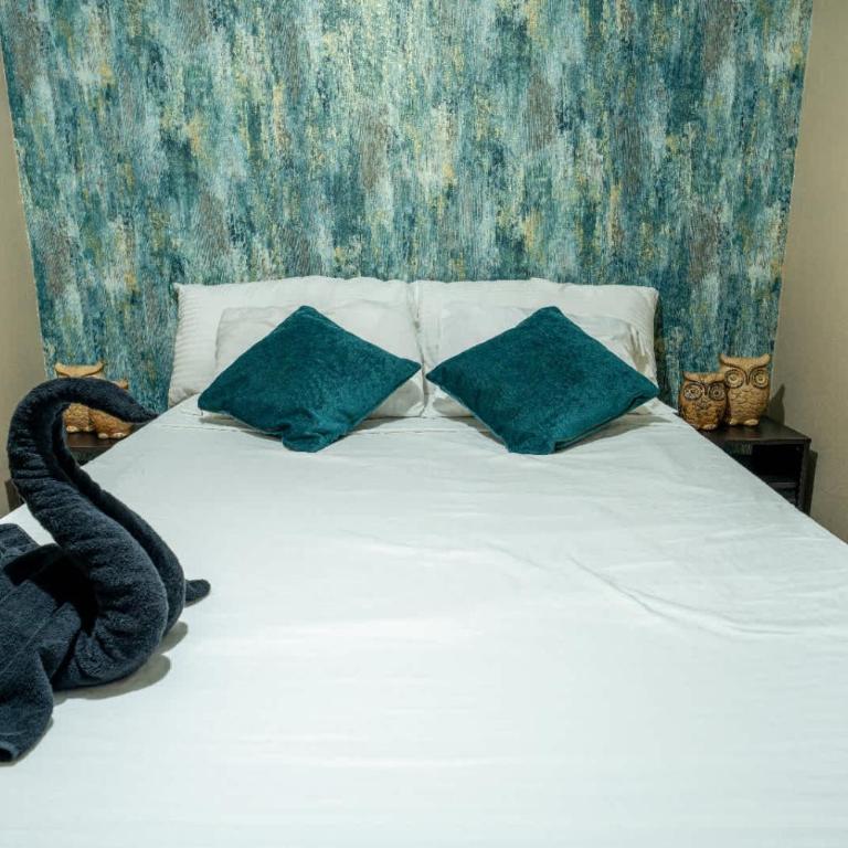 6 bedroom penthouse with pool table- 1 block from Lleras park p4 - Apartment - 11