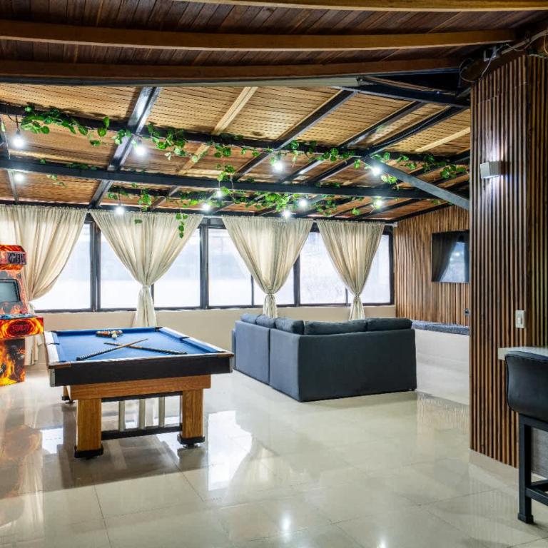 6 bedroom penthouse with pool table- 1 block from Lleras park p4 - Apartment - 17