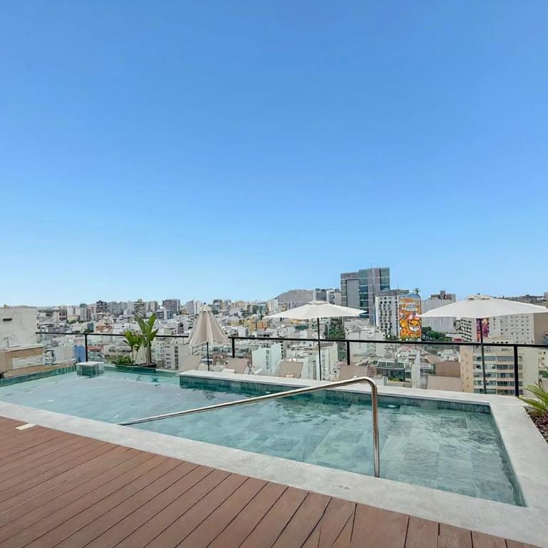 Céntrico departamento en Miraflores con Piscina - Apartamento de 3 dormitorios - 8