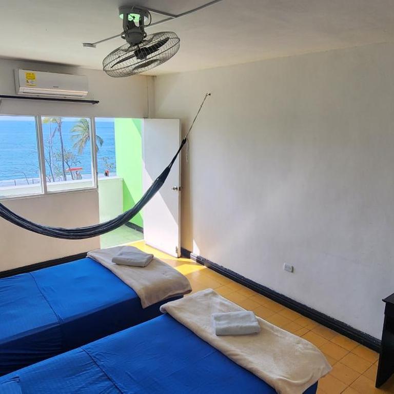 Panamerican Hostel - Habitación Doble con balcón y vistas al mar - 4