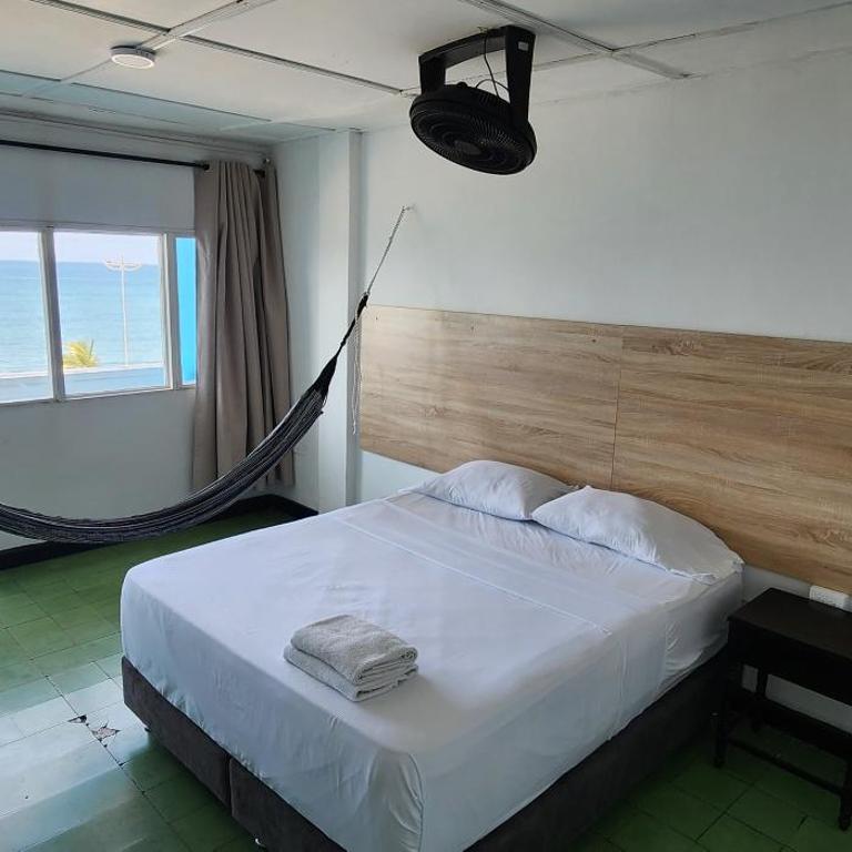 Panamerican Hostel - Habitación Doble con balcón y vistas al mar - 1