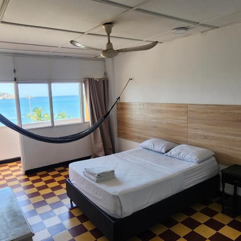 Panamerican Hostel - Habitación Doble con balcón y vistas al mar - 1