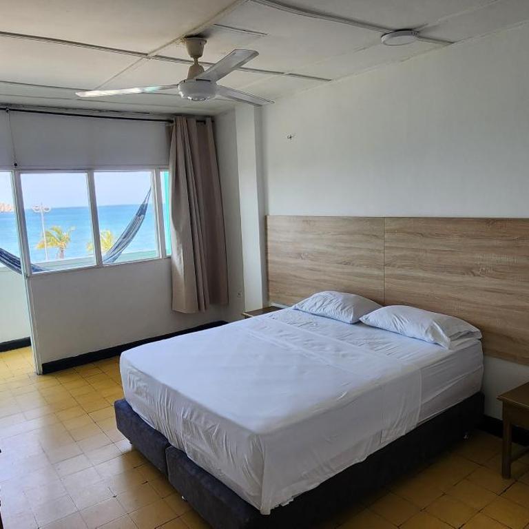 Panamerican Hostel - Habitación Doble con balcón y vistas al mar - 2