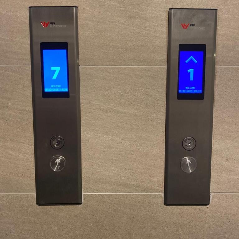 Depto nuevo, cerca de mall, estacionamiento gratis - Two-Bedroom Apartment - 16