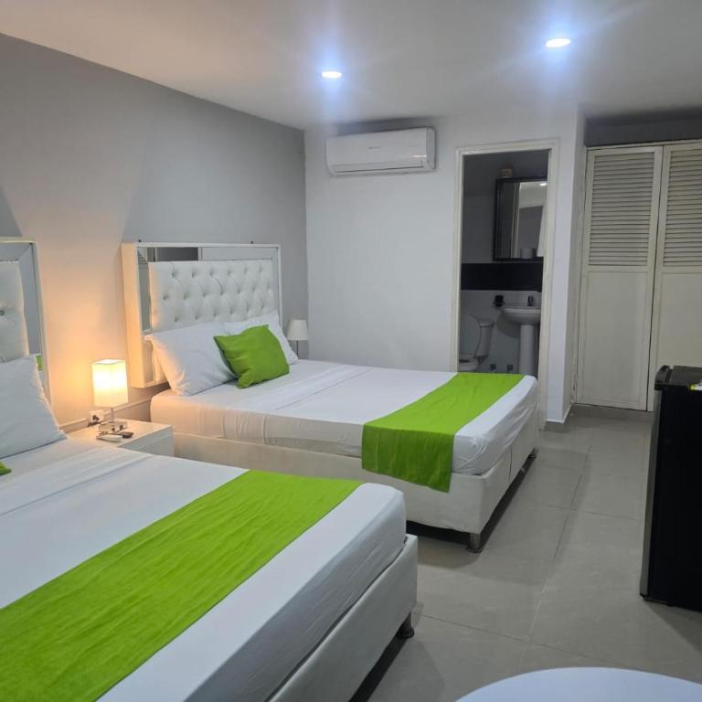 Hotel Casa Bellamare - Quadruple Room with Private Bathroom - 1