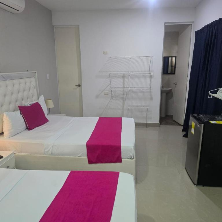 Hotel Casa Bellamare - Quadruple Room with Private Bathroom - 1