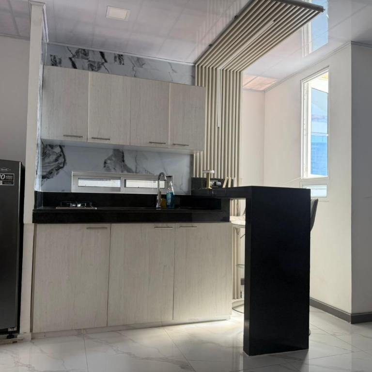 Cali-Central - One-Bedroom Apartment - 3