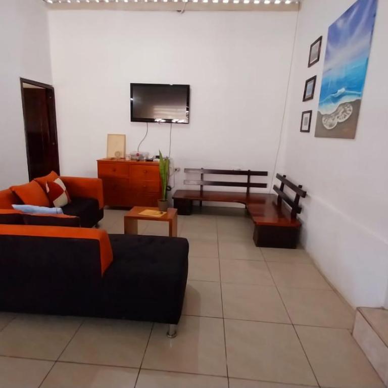 Genovesa Family home - Two-Bedroom House - 7
