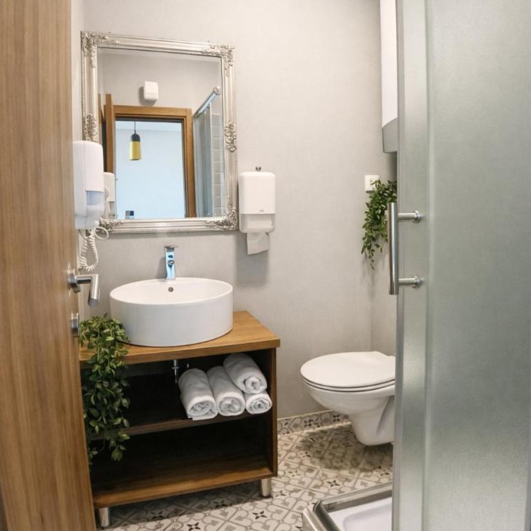 Victory - Budget Double Room - 8