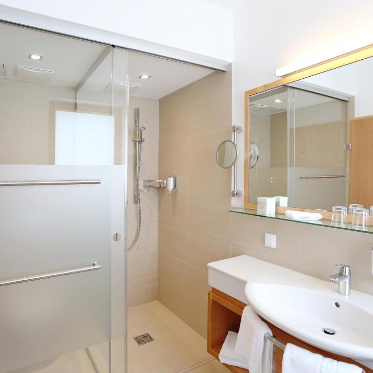 Hotel SeeRose - Doppelzimmer mit Bergblick - 1