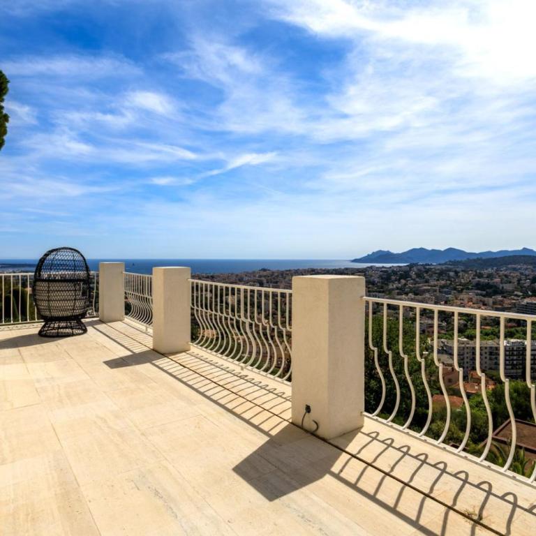 Grande villa, 6 chambres, vue mer, montagne & ville de Cannes - Villa - 24