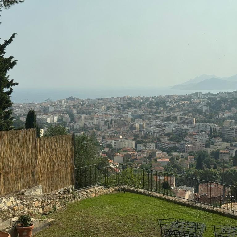 Grande villa, 6 chambres, vue mer, montagne & ville de Cannes - Villa - 37