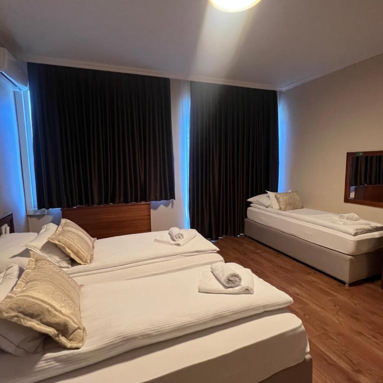 Hotel Bristol - Triple Room - 2