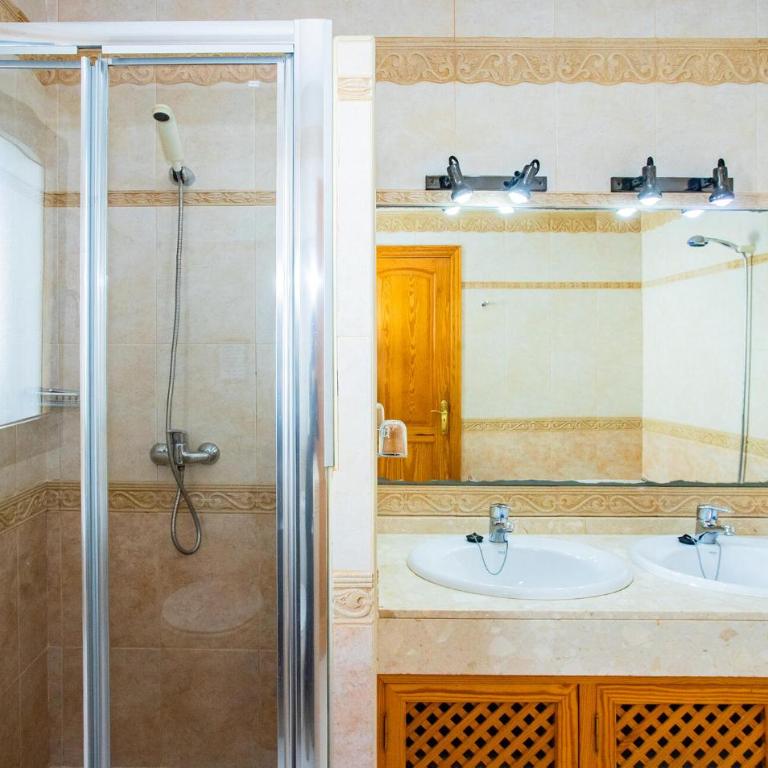Casa Mimosa - Three-Bedroom Vacation Home - 13