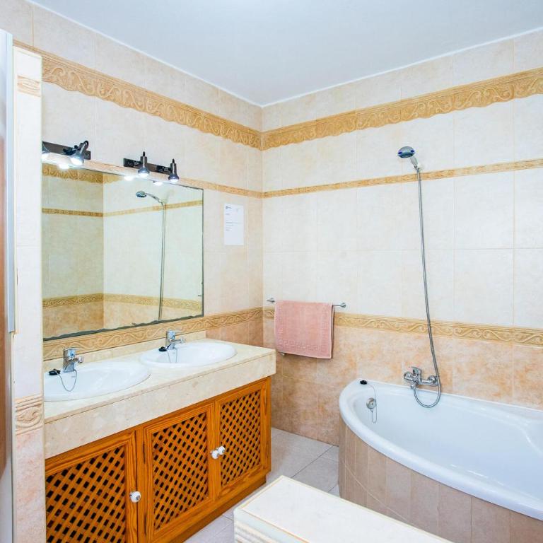 Casa Mimosa - Three-Bedroom Vacation Home - 14