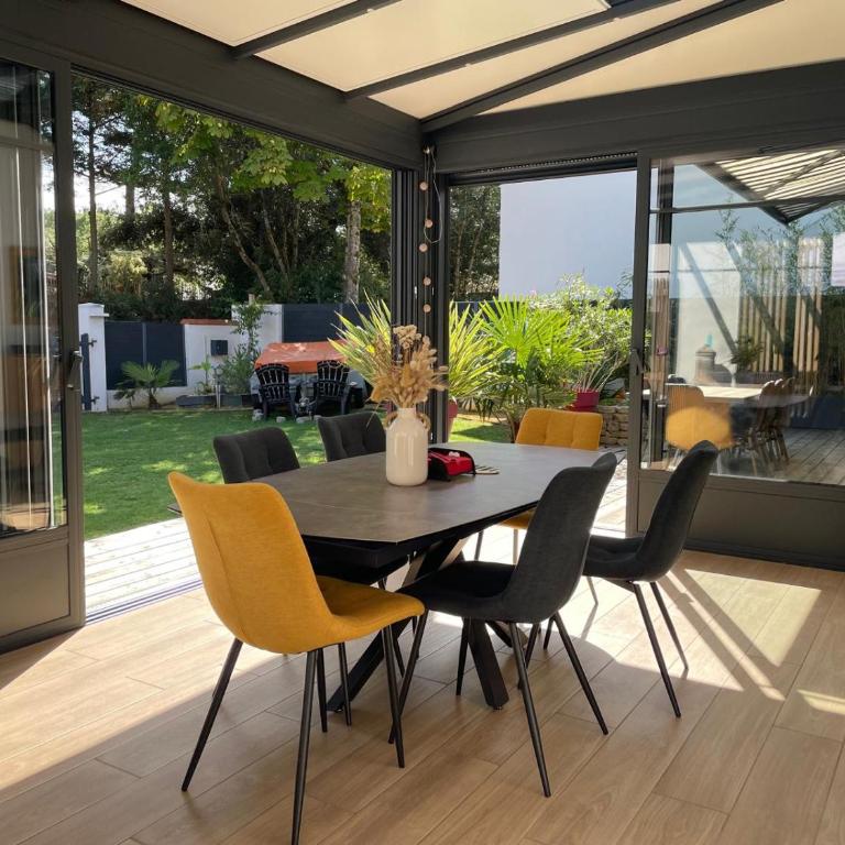 Maison avec jardin clos proche plage et commodités - Three-Bedroom Home - 1