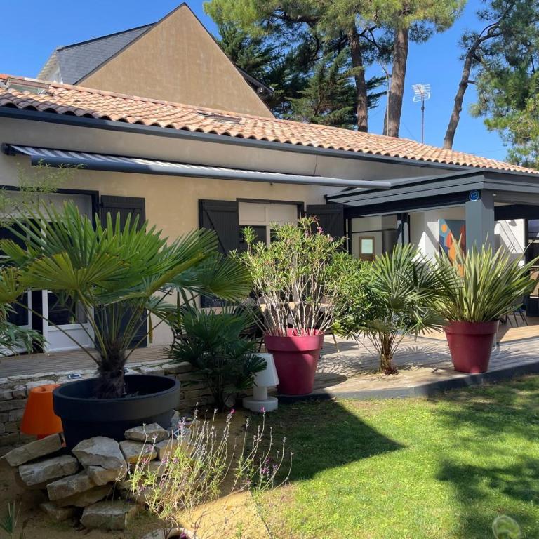 Maison avec jardin clos proche plage et commodités - Three-Bedroom Home - 15