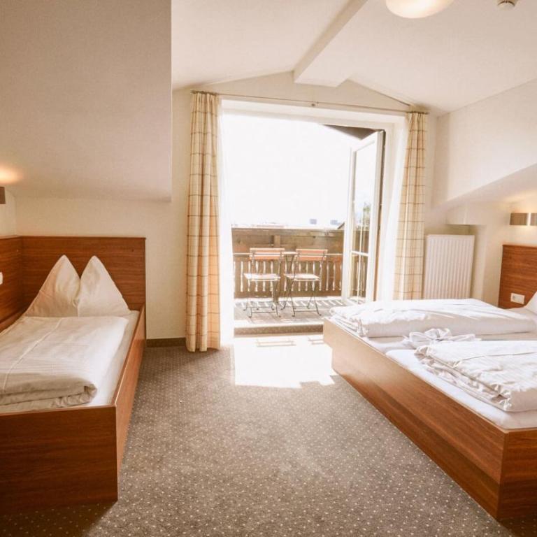 Hotel Pinzgauerhof by Alpeffect Hotels - Vierbettzimmer mit Balkon - 4