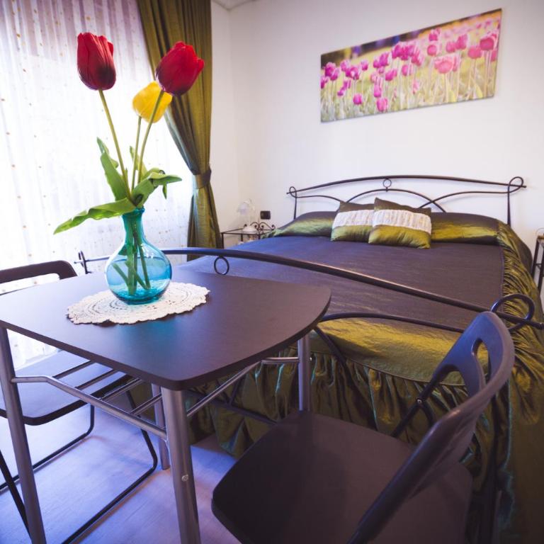 Floreo Guest House - Camera Matrimoniale con Balcone - 6