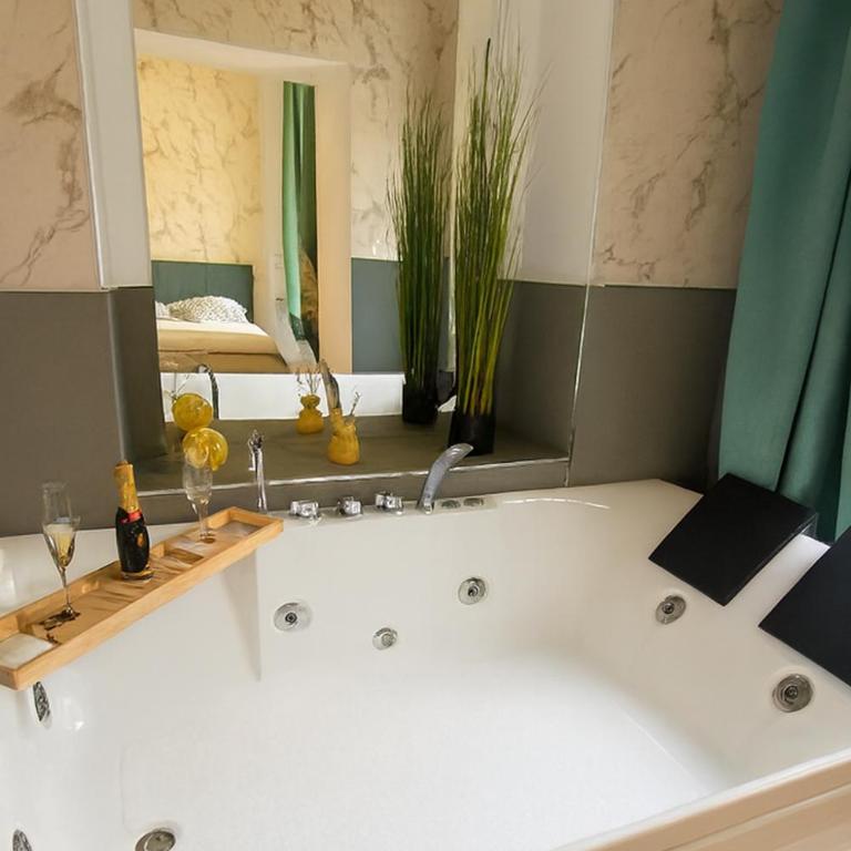 Rooftop14 Suite&Relax - Camera Queen con Vasca Idromassaggio - 6