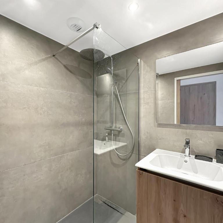 DBA104 - 4 pieces 6 pers Centre village Carroz - Three-Bedroom Apartment with Balcony - 11