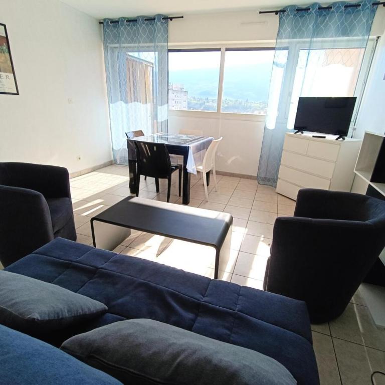 Résidence Saint Christophe - Logement traversant, agréable et lumineux à 2 pas de la cure ! MAE-7244 - Appartement - 16